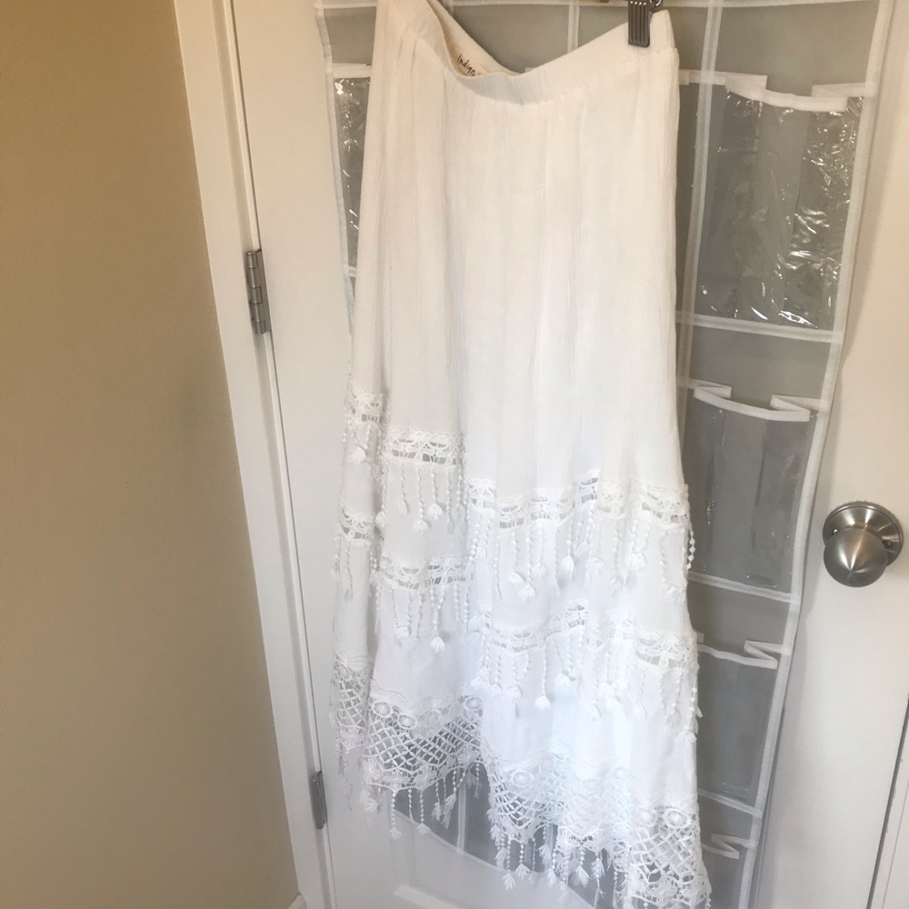 Maxi Skirt w/ Stretch Waist Band & Lace Detailing